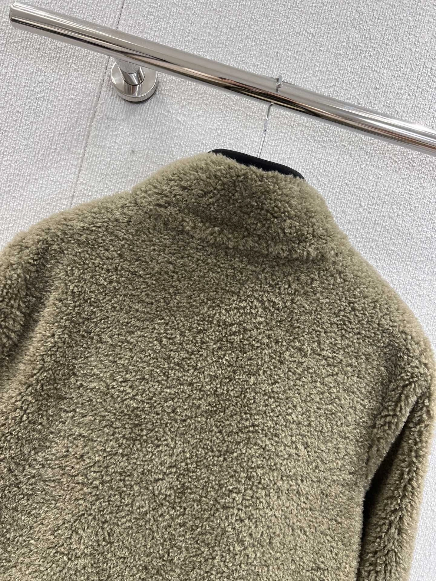wg.luxury-- 2ur25rry wool 2colour item: E-F110J1405-2